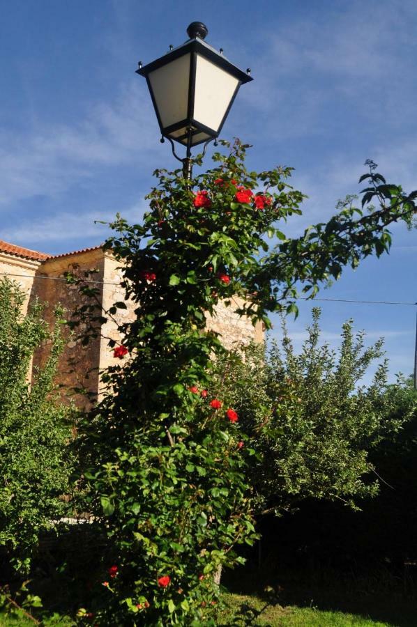 Villa El Jardin De Manuela Santibanez del Val Esterno foto